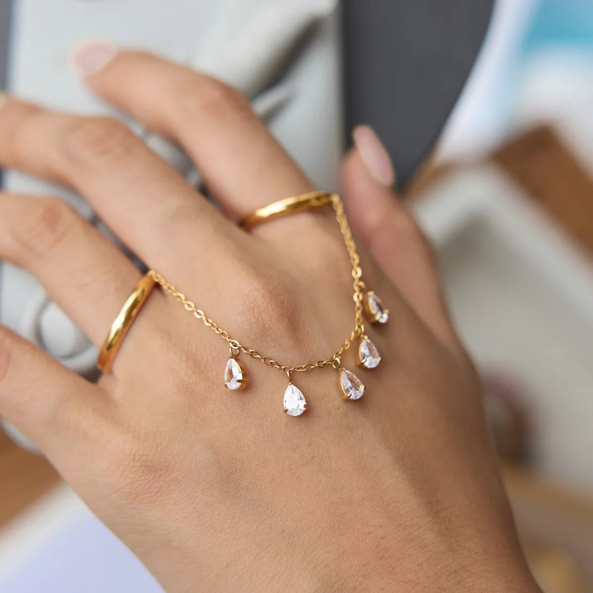 Double Finger Chain Ring with Waterdrop – Waterproof Steel