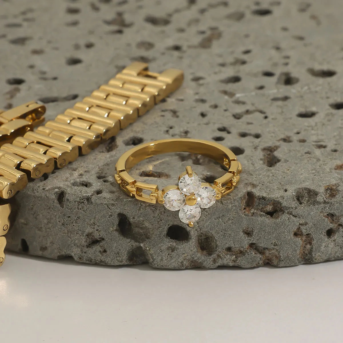 Clean Girl CZ Clover Chain Band Ring – Waterproof 18K Gold