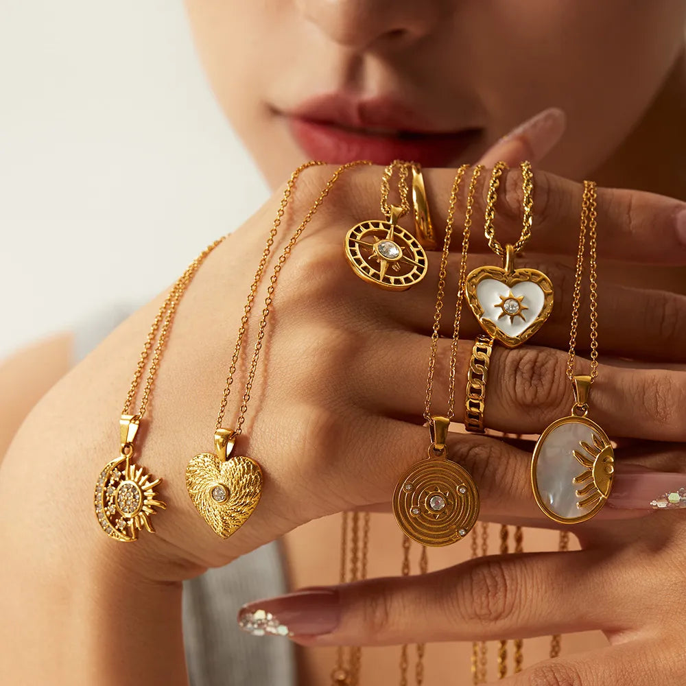 Celestial Medallion Necklace – Waterproof 18K Gold Steel