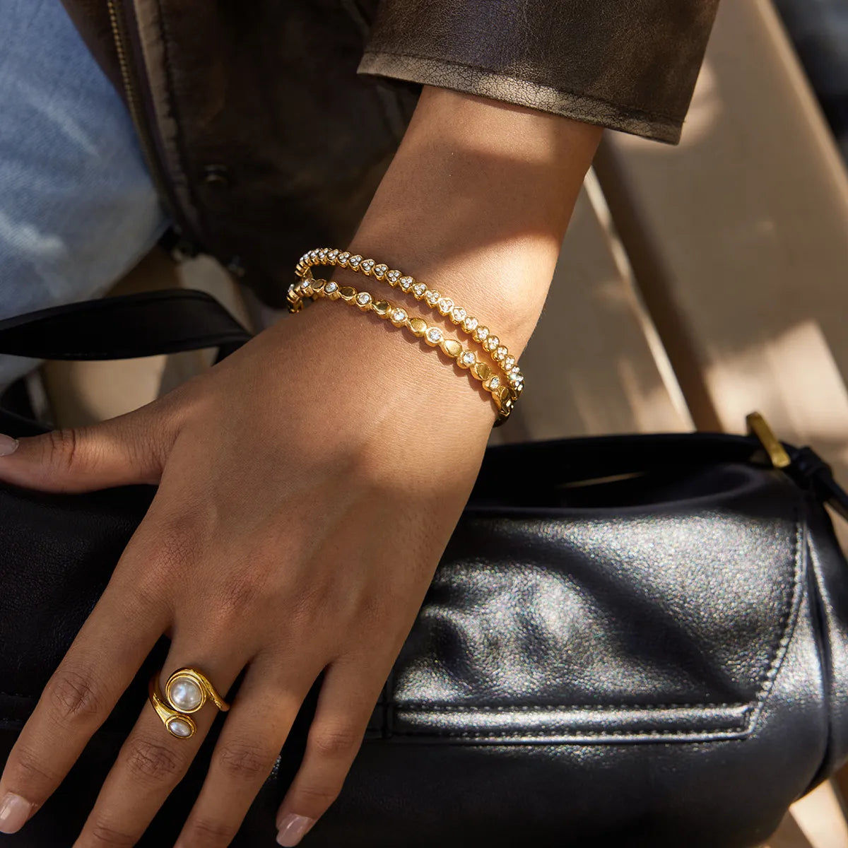 Zirconia Wave & Heart Hinged Bangle – Waterproof 18K Gold
