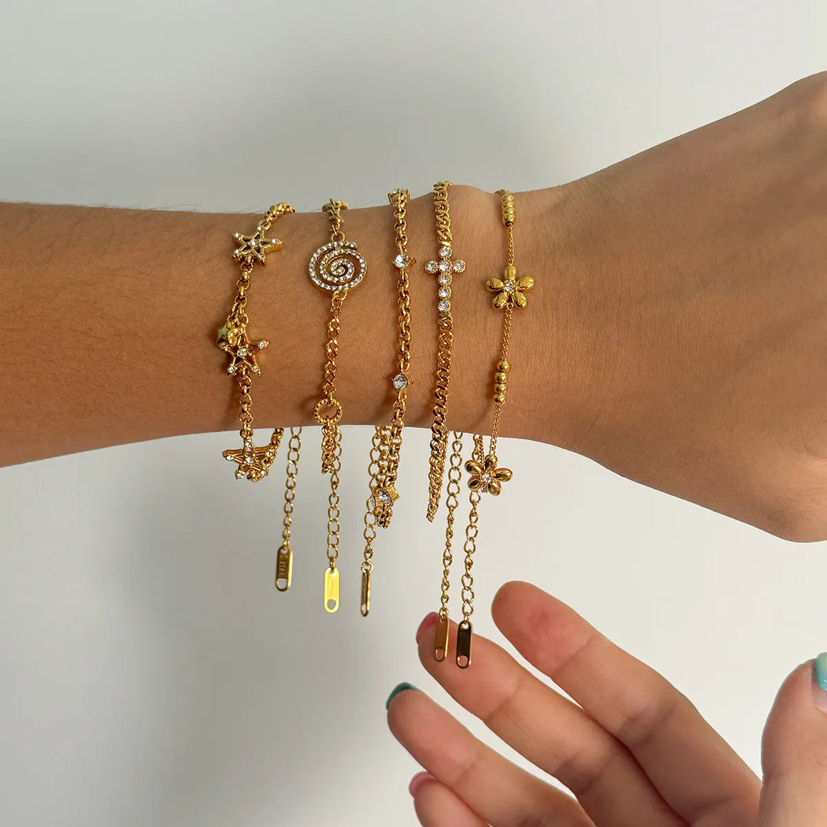 Geometric Medallion Zirconia Bracelet – Waterproof 18K Gold