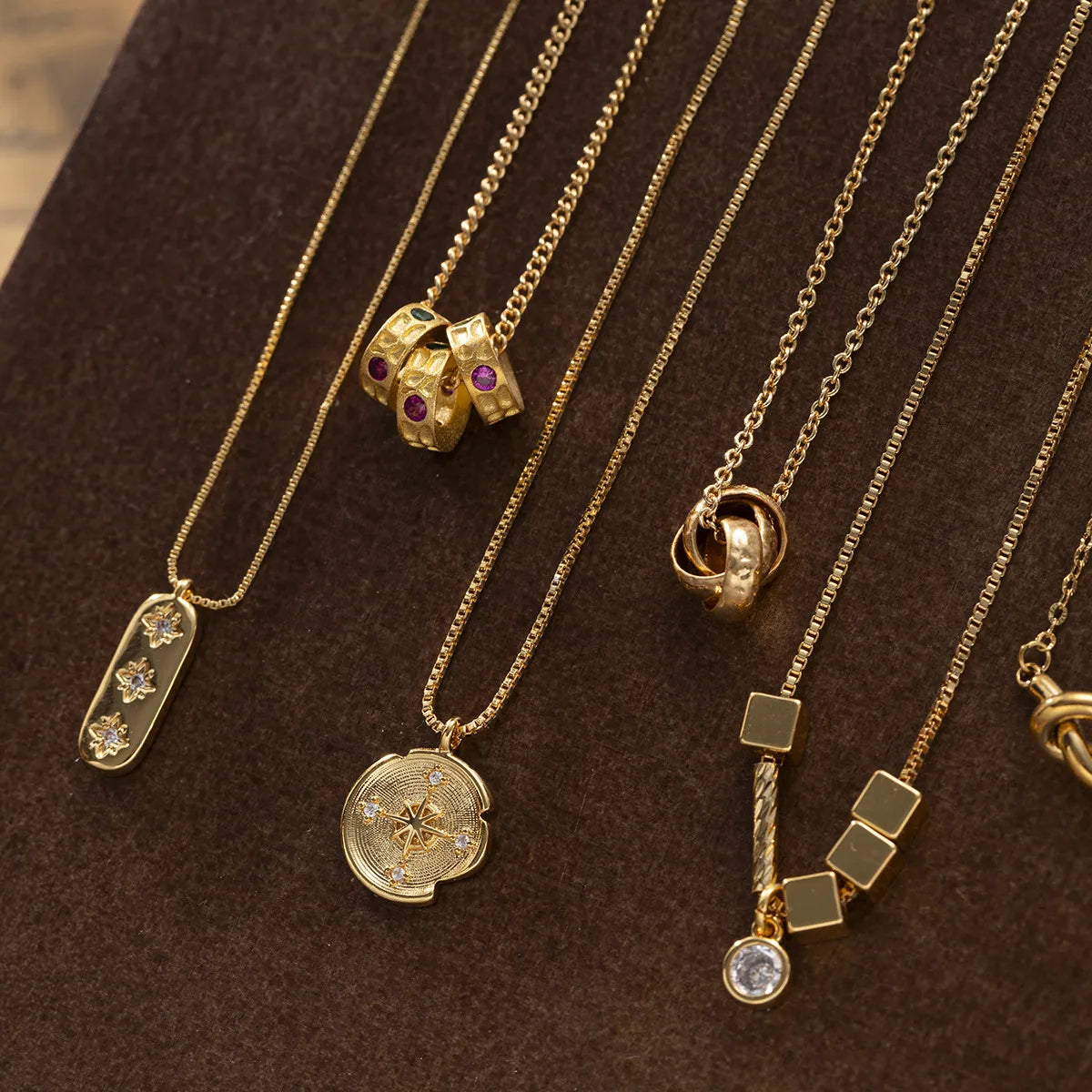 Vintage Pendant Necklace – 18K Gold Plated Stainless Steel