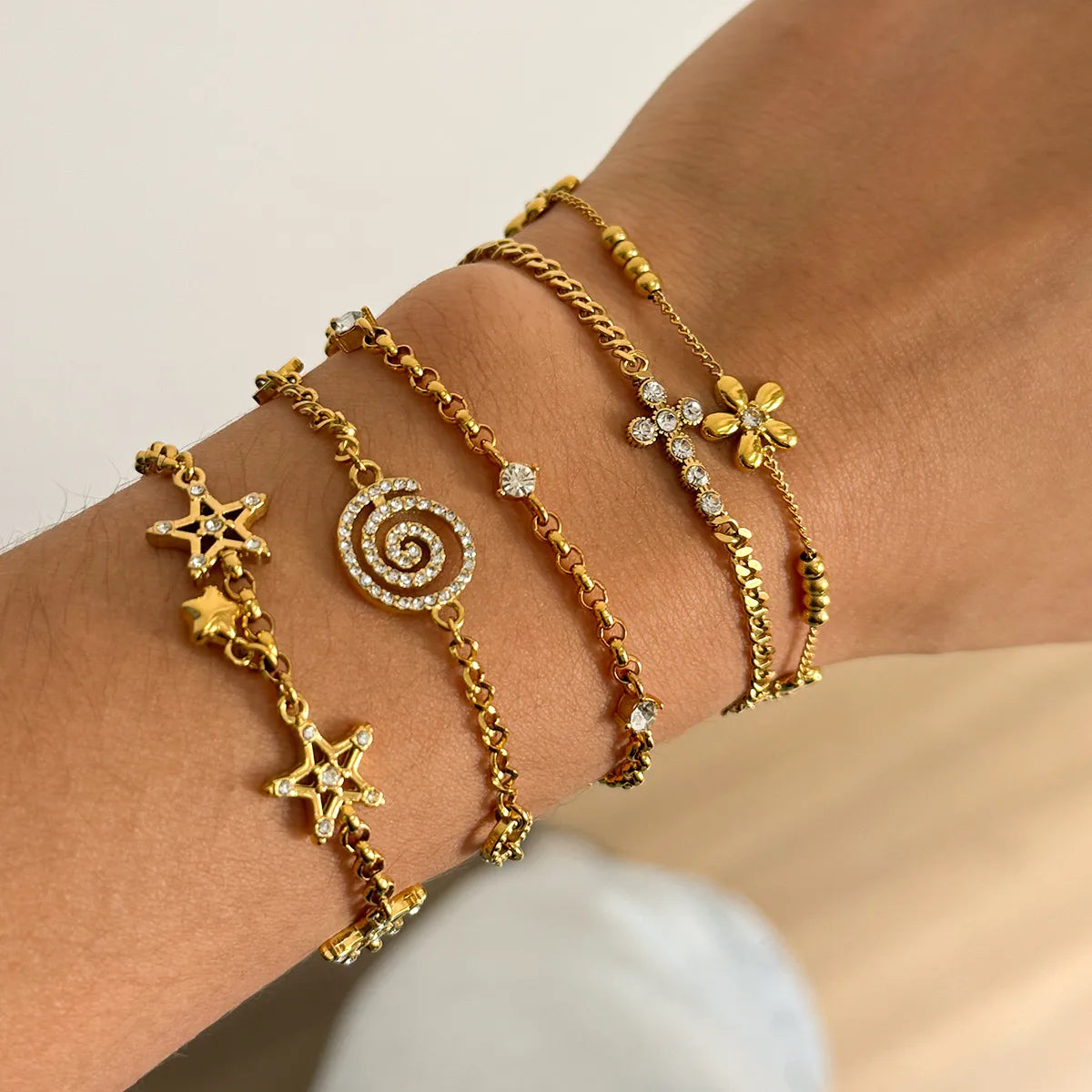 Geometric Medallion Zirconia Bracelet – Waterproof 18K Gold