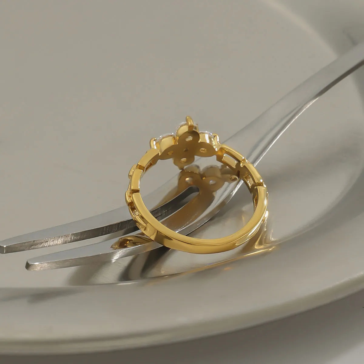 Clean Girl CZ Clover Chain Band Ring – Waterproof 18K Gold