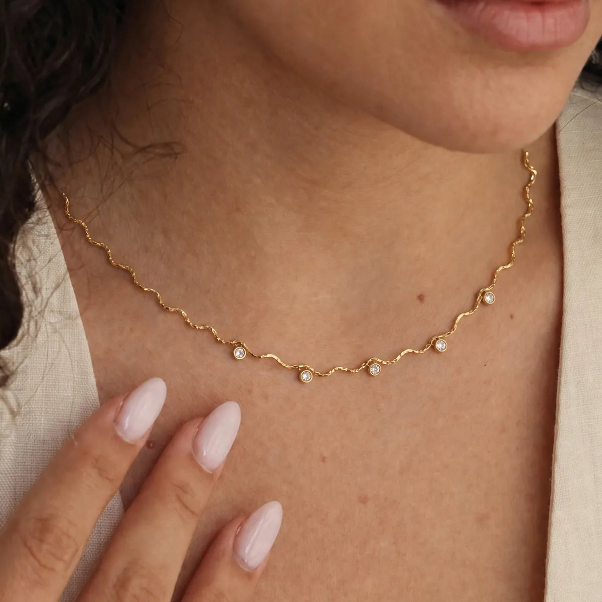 Wavy Chain Zirconia Necklace – Waterproof 18K Gold