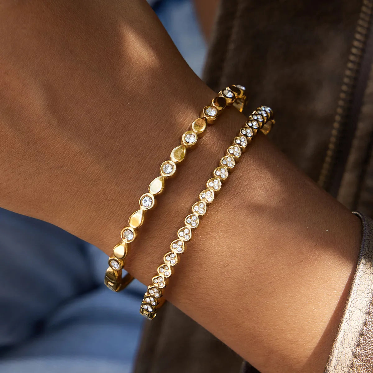 Zirconia Wave & Heart Hinged Bangle – Waterproof 18K Gold